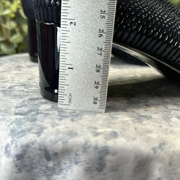 Trotters Black Textured Leather Block Heel Pumps - Picture 8 of 9